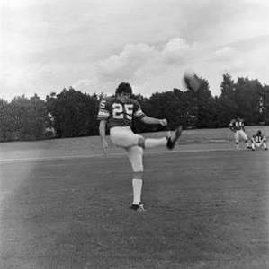 Football player kicking a ball, 4