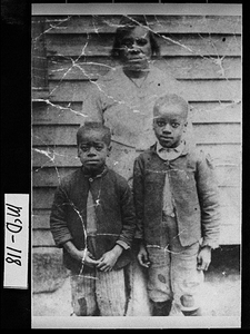 Photograph of Mrs. Anna Calhoun and sons at Dearing School, Dearing, McDuffie County, Georgia, 1918