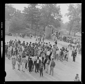 Crowd gathered in Franklin Park