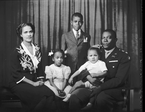 Lt. Col. Robert L. Pollard and family, horizontal format : acetate film photonegative