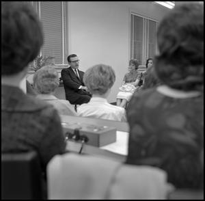 Leon Breeden speaking to Junior Mary Arden Club