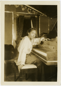 International Sweethearts of Rhythm, pianist.] [Black-and-white photoprint