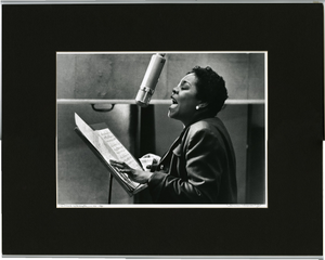 [Dinah Washington singing into microphone] [photoprint, black-and-white