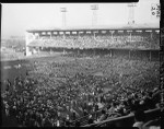 Spectators at the Sugar Ray Robinson vs. Carl (Bobo) Olson fight, Wrigley Field, Los Angeles (Calif.)