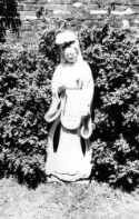 Unidentified statue. Picture sent by William W. Brierley