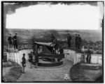 [District of Columbia. Officers of Companies A and B, 3d Massachusetts Heavy Artillery, and crew of 100-pdr. Parrott gun on iron barbette carriage at Fort Totten]