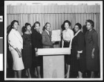 Gene Swayne at award presentation, Los Angeles, ca. 1951-1960