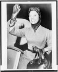 [Dorothy Dandridge waves as she disembarks from airplane in Los Angeles]