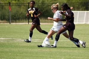 Janaye Woods blocking the ball