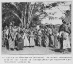 Un collège de féticheuses (Dahomey). Les jeunes féticheuses forment des sortes de congrégations qui reçoivent l'enseignement sacerdotal