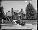 Federal agents seize Nat King Cole's Hancock Park home, Los Angeles (Calif.)