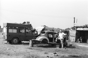 Eliot Elisofon at the "all Peace" garage. Jos Plateau, Nigeria