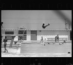 Children play at Washington Carver pool in Watts, Los Angeles (Calif.)