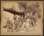 [Civil War veterans of the 40th New York Infantry Regiment and two women at reunion at Devil's Den in Gettysburg]