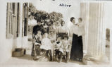 Christopher Cashel Fitzsimons Hammond's family, Brown Hill, S.C., 1910.