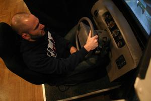 KKΓ member using Drunk Driving Simulator