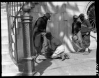 Shoeshiner at Charleston, negro customer