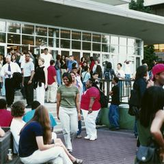 Crowd at academic/support resource fair during 2000 MCOR