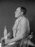 Portrait of Omaha man, Ni-u-ba-thi-de (Swarming in the water) Jan 1909