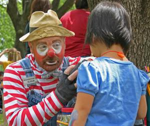 Clown and child at Denton Arts & Jazz Festival