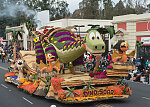 The La Canada Flintridge Tournament of Roses Association's "Dino-Soar" float in the 124th Rose Parade in Pasadena, California