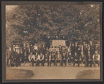 [Civil War veterans of G.A.R. and U.C.V. at the High Water Mark of the Rebellion monument at Gettysburg]